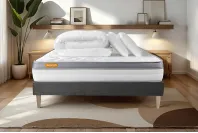 Pack lit complet 140x200 cm - Matelas + Sommier Gris (en kit) + 2 oreillers + Couette - Memo Zen Pack lit complet 140x200 cm - Matelas + Sommier Gris (en kit) + 2 oreillers + Couette - Memo Zen